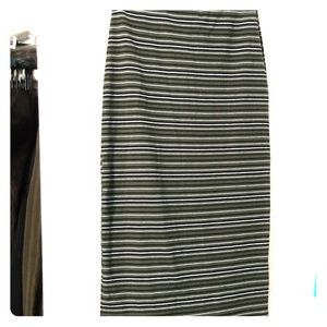 🌼3/$30 XS Stretch Midi skirt